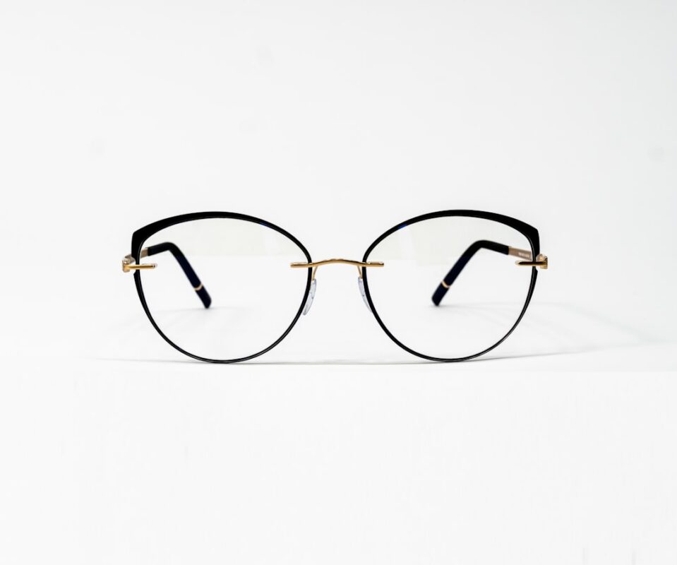 Quiet Luxury Eyewear in Scottsdale: The Ultimate Guide to Minimalist Frames - Unsplash