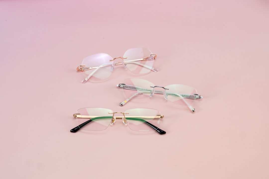Rimless Designer Eyewear in Scottsdale: The Ultimate Minimalist Aesthetic - Unsplash